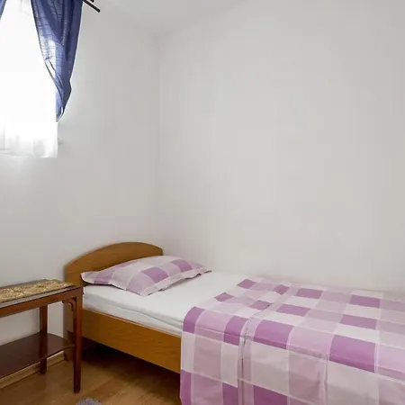 Apartment Lacic Est *