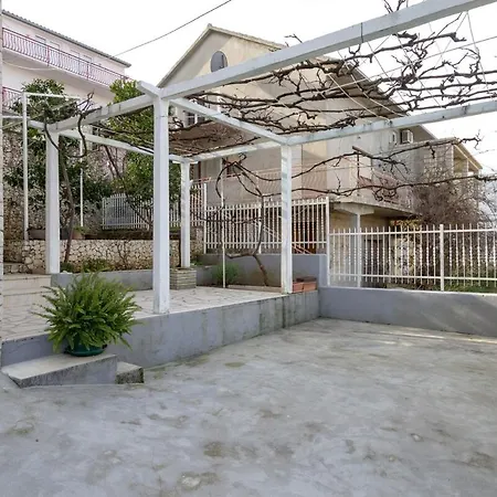 Lacic Est Apartment