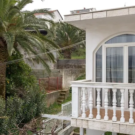 Apartment Lacic Est